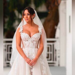 Elegant White Lace Wedding Dress